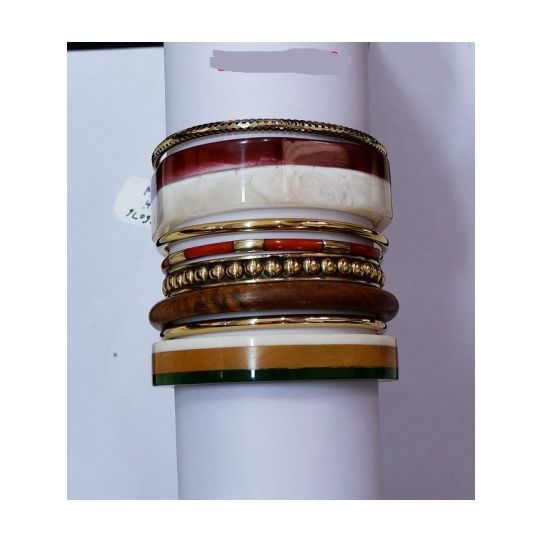 Set 8 bracelets métal / résine / bois